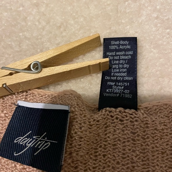 Daytrip striped distressed lightweight sweater-medium NWOT - Picture 7 of 7